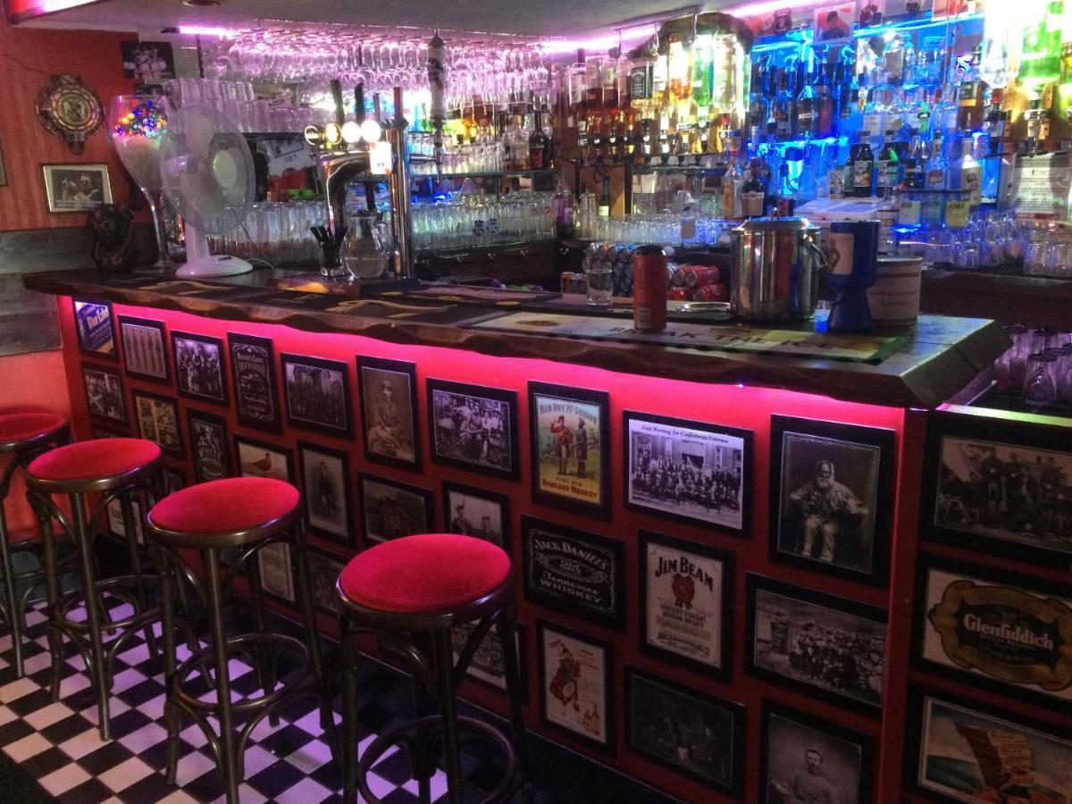 Cadillac Kustomz Hotel - Breakfast Available Rothesay Bagian luar foto